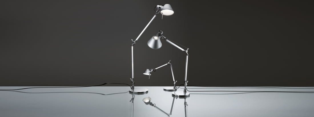 Artemide ist ein bekannter Hersteller für Leuchten. Die Tolomeo Lampen gibt es sowohl als Tisch- als auch als Stehlampe mit beweglichem Aluminiumgestell.